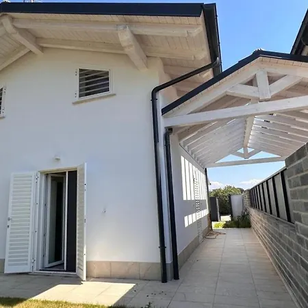 Sabrina Vicina Al Mare Villa Terracina