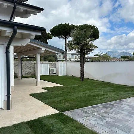 Sabrina Vicina Al Mare Villa